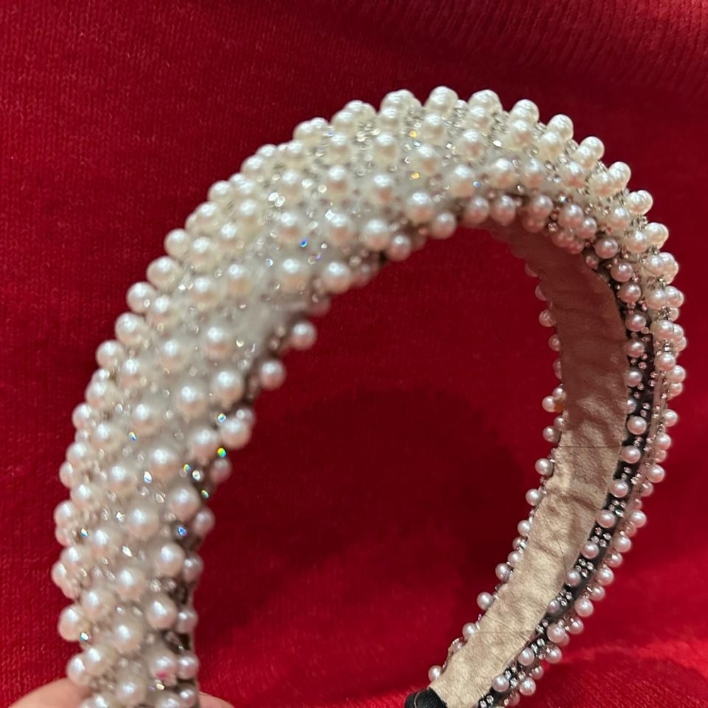 Elegant Pearl Embellished Headband